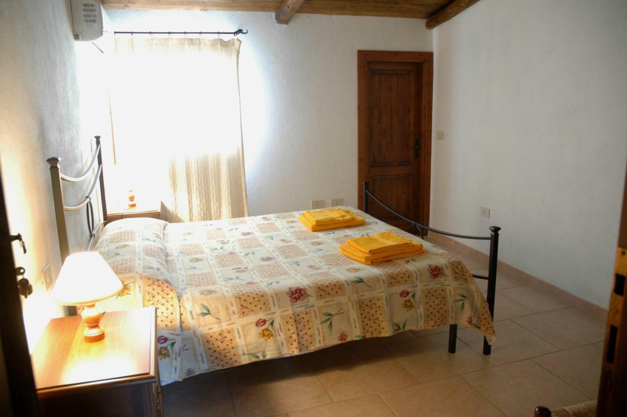 Agriturismo Su Pirastru Sa Castanza Exterior foto